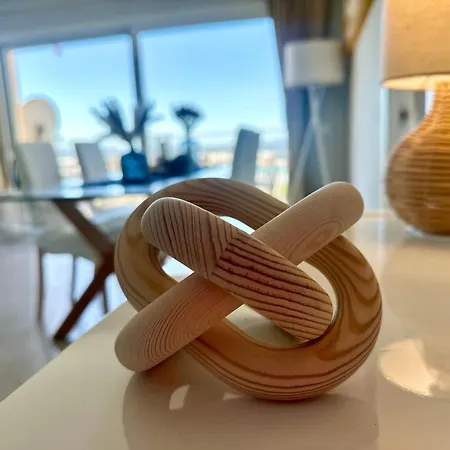 Apartamento ático Céntrico Con Amplias Vistas Mar Y Playa *
